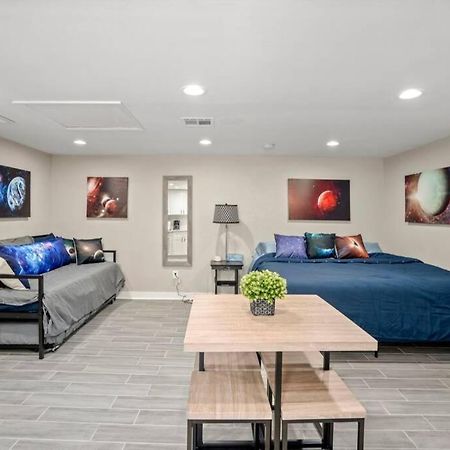 Cosmic Studio At North Downtown Villa Houston Exterior foto