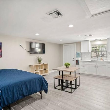 Cosmic Studio At North Downtown Villa Houston Exterior foto