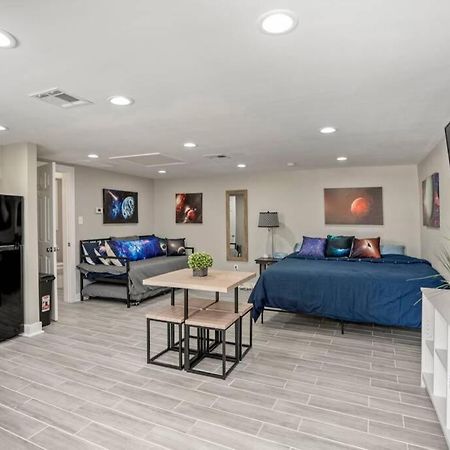 Cosmic Studio At North Downtown Villa Houston Exterior foto