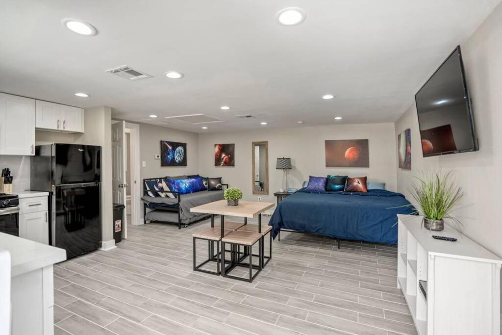 Cosmic Studio At North Downtown Villa Houston Exterior foto