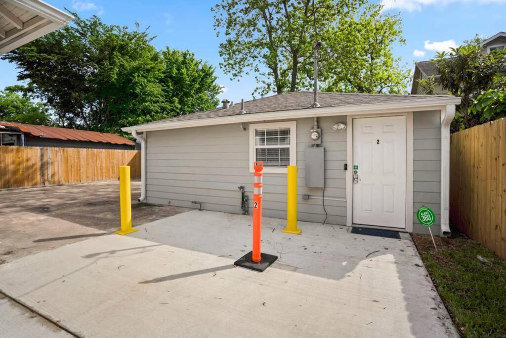 Cosmic Studio At North Downtown Villa Houston Exterior foto