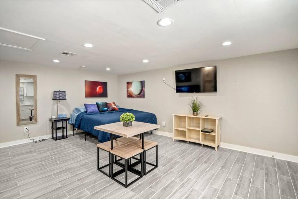 Cosmic Studio At North Downtown Villa Houston Exterior foto